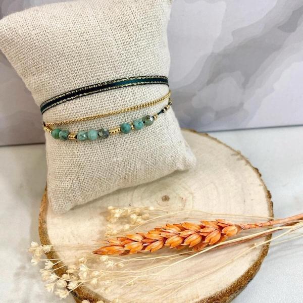 Boutique de bijoux à Toulouse : bracelet multi rangs en acier inoxydable doré avec du tissu et des perles vertes