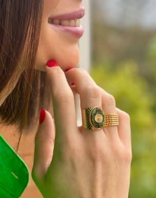 Bague lina doré en acier inoxydable mannequin portée