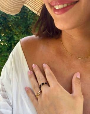 Collier Brilho doré sur mannequin