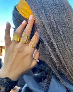 Bague Elle avec rhodocrosite porté