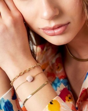 bracelet Liso doré sur mannequin