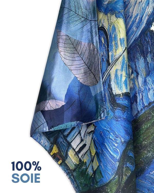 Foulard en soie Folha azul avec motif fleuri