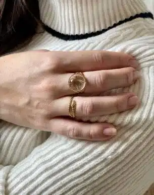bague beleza dore acier inoxydable sur mannequin boutique bijoux toulouse