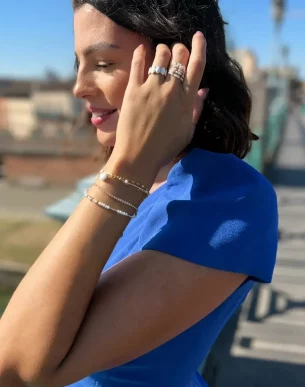 bracelet caverneira blanc acier inoxydable dore ajustable sur mannequin boutique bijoux toulouse