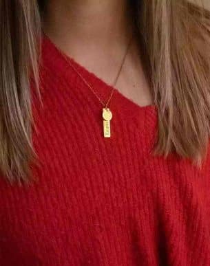 collier duo à personnaliser acier inoxydable dore sur mannequin boutique bijoux toulouse