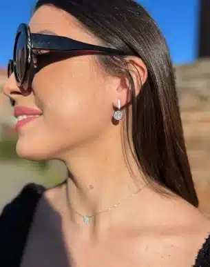 boucles d'oreilles vichy argenté sur mannequin boutique bijoux toulouse