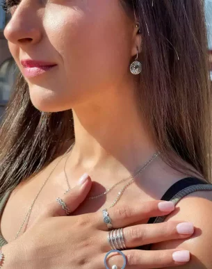creoles pola acier inoxydable argente sur mannequin boutique bijoux toulouse