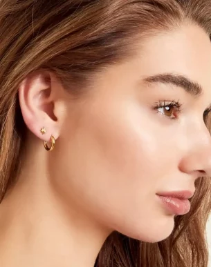 creoles lina acier inoxydable dore sur mannequin boutique bijoux toulouse