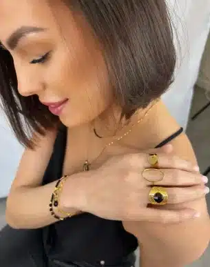 bague marty acier inoxydable dore ajustable sur mannequin boutique bijoux toulouse