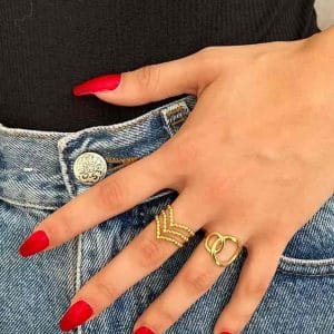 bague dos acier inoxydable doré ajustable sur mannequin boutique bijoux toulouse