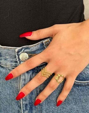 bague dos acier inoxydable doré ajustable sur mannequin boutique bijoux toulouse