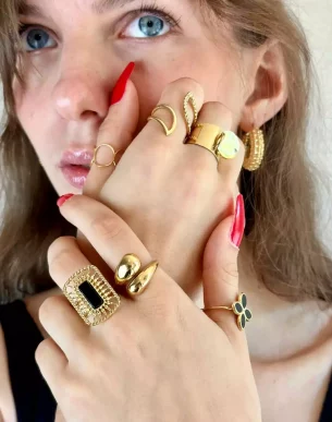 bague goutte bis acier inoxydable dore ajustable sur mannequin boutique bijoux toulouse