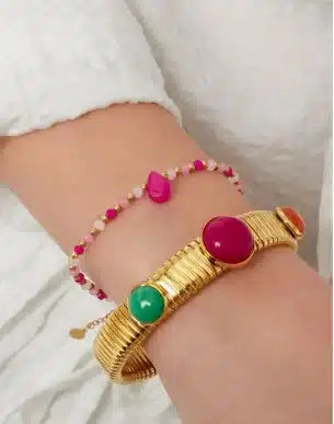 bracelet gotita agate et acier inoxydable doré ajustable sur mannequin boutique bijoux Toulouse