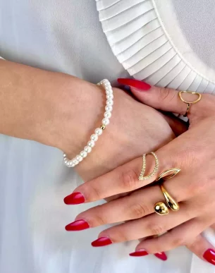 bracelet caixa nacre acier inoxydable dore sur mannequin boutique bijoux toulouse