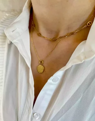 collier mini esme acier inoxydable dore ajustable sur mannequin boutique bijoux toulouse