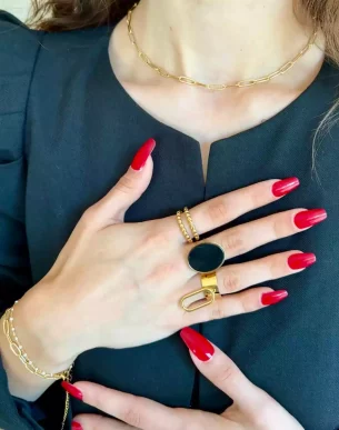 bague marino acier inoxydable dore sur mannequin boutique bijoux toulouse