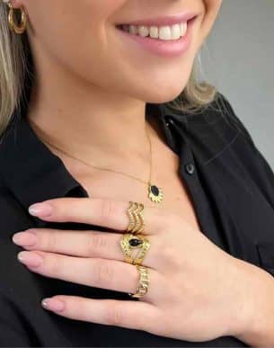 bague afiado agate en acier inoxydable doré sur mannequin boutique bijoux toulouse