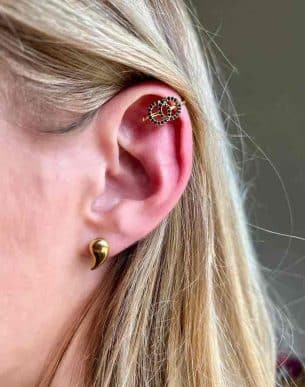 ear cuff segundo en acier inoxydable doré sur mannequin boutique bijoux toulouse